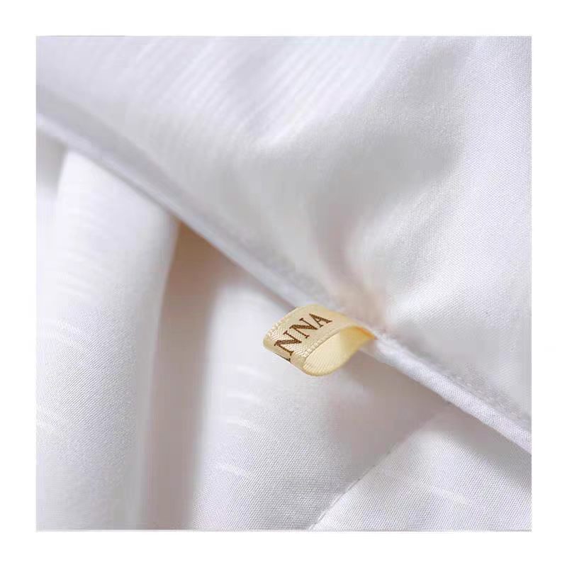 FUANNA Silk Summer Quilt 203 x 229 cm – Lightweight Mulberry Silk Air-Conditioning Quilt for Summer, Breathable Cooling Comforter for Queen & King Beds